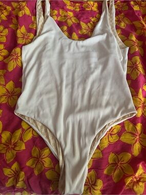 MAI SWIM IN WHITE